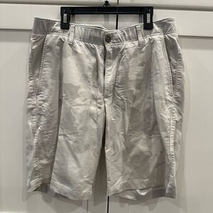 Under Armour Men's Light Gray Camouflage Shorts